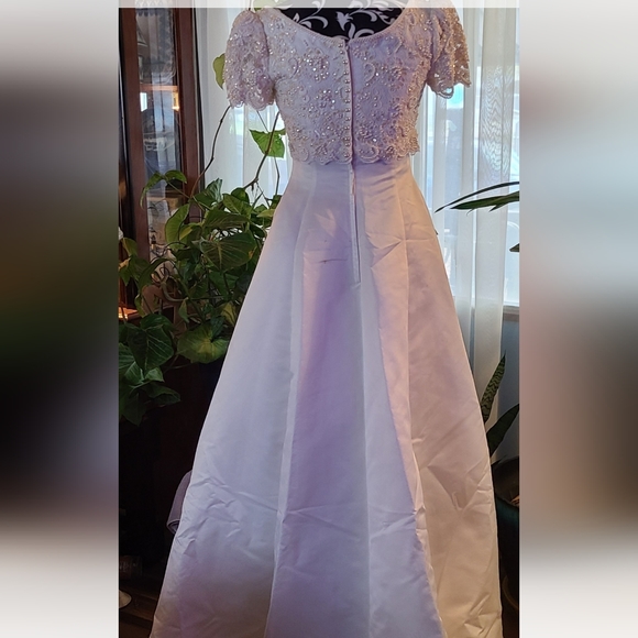 Simplistic Elegance - Picture 3 of 12